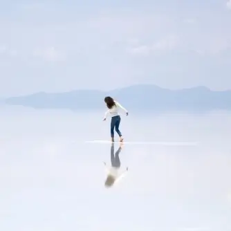 Fotografia no Salar de Uyuni, paisagem refletida no deserto de sal